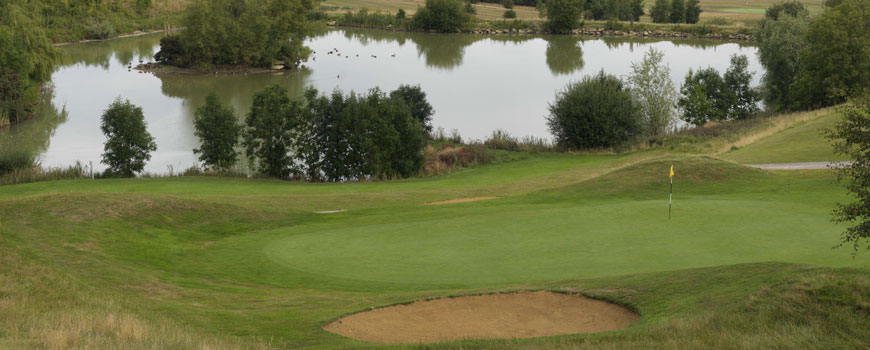  Red & Blue at Q Hotels, Hellidon Lakes Golf & Spa Hotel in Northamptonshire